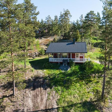 Lomahyppaeys Villa Naantali Buitenkant foto