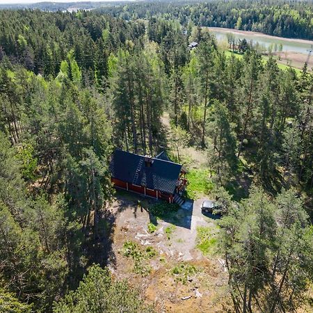 Lomahyppaeys Villa Naantali Buitenkant foto