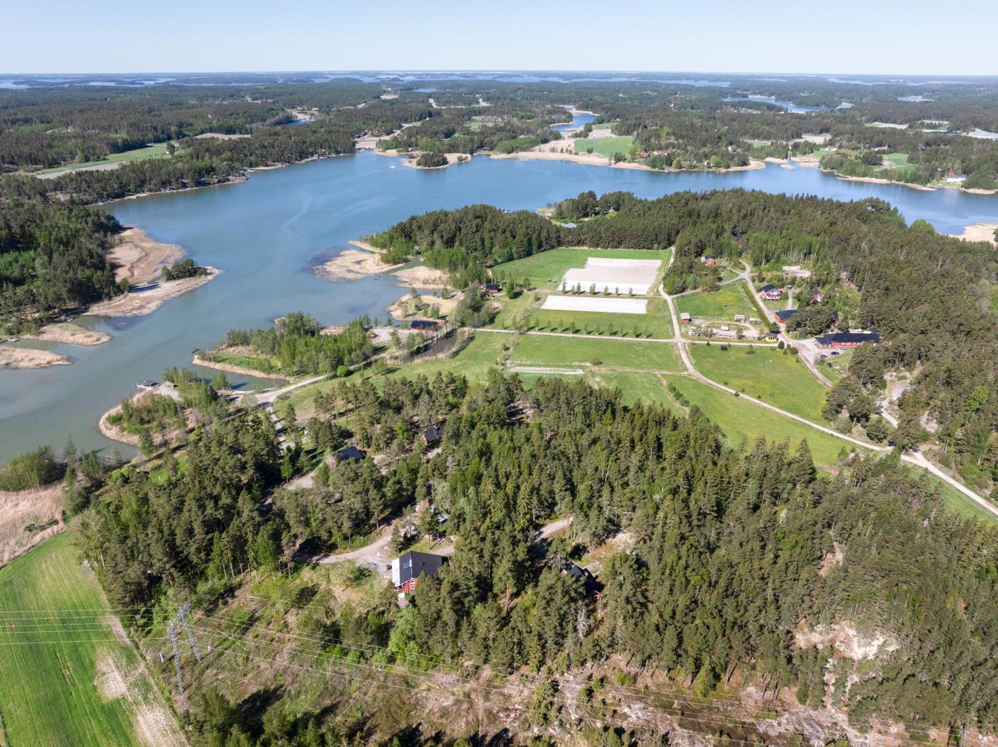 Lomahyppaeys Villa Naantali Buitenkant foto
