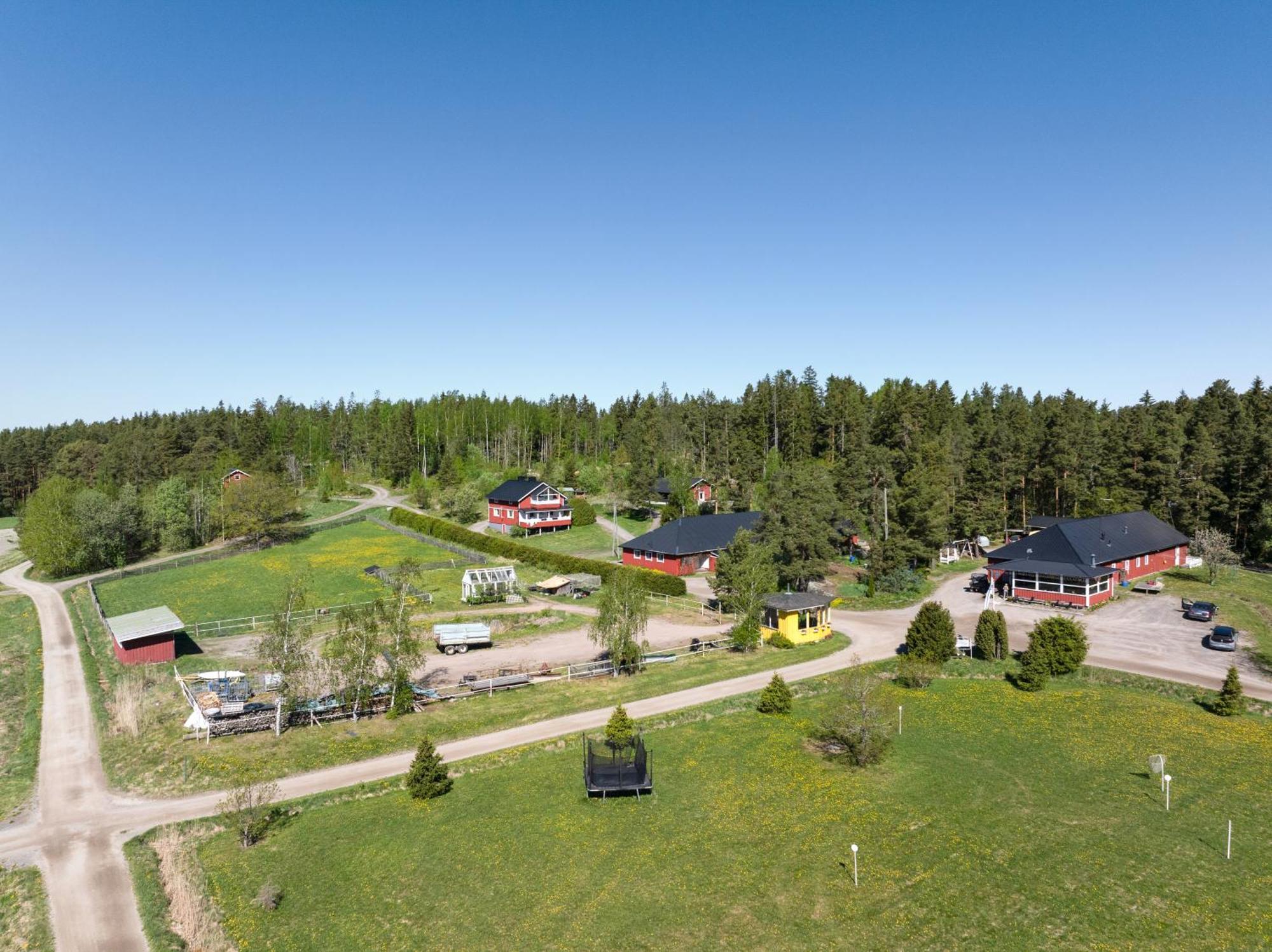 Lomahyppaeys Villa Naantali Buitenkant foto