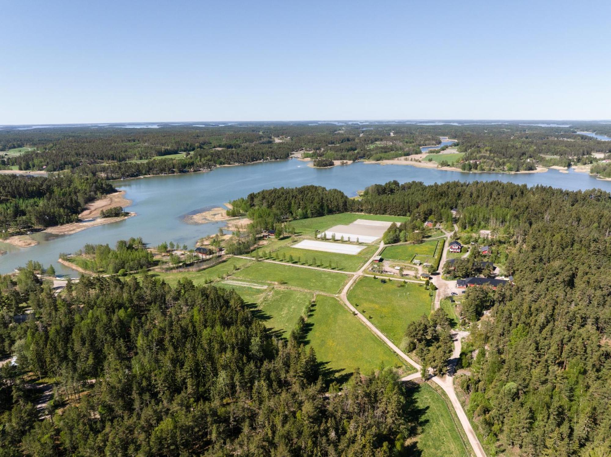 Lomahyppaeys Villa Naantali Buitenkant foto