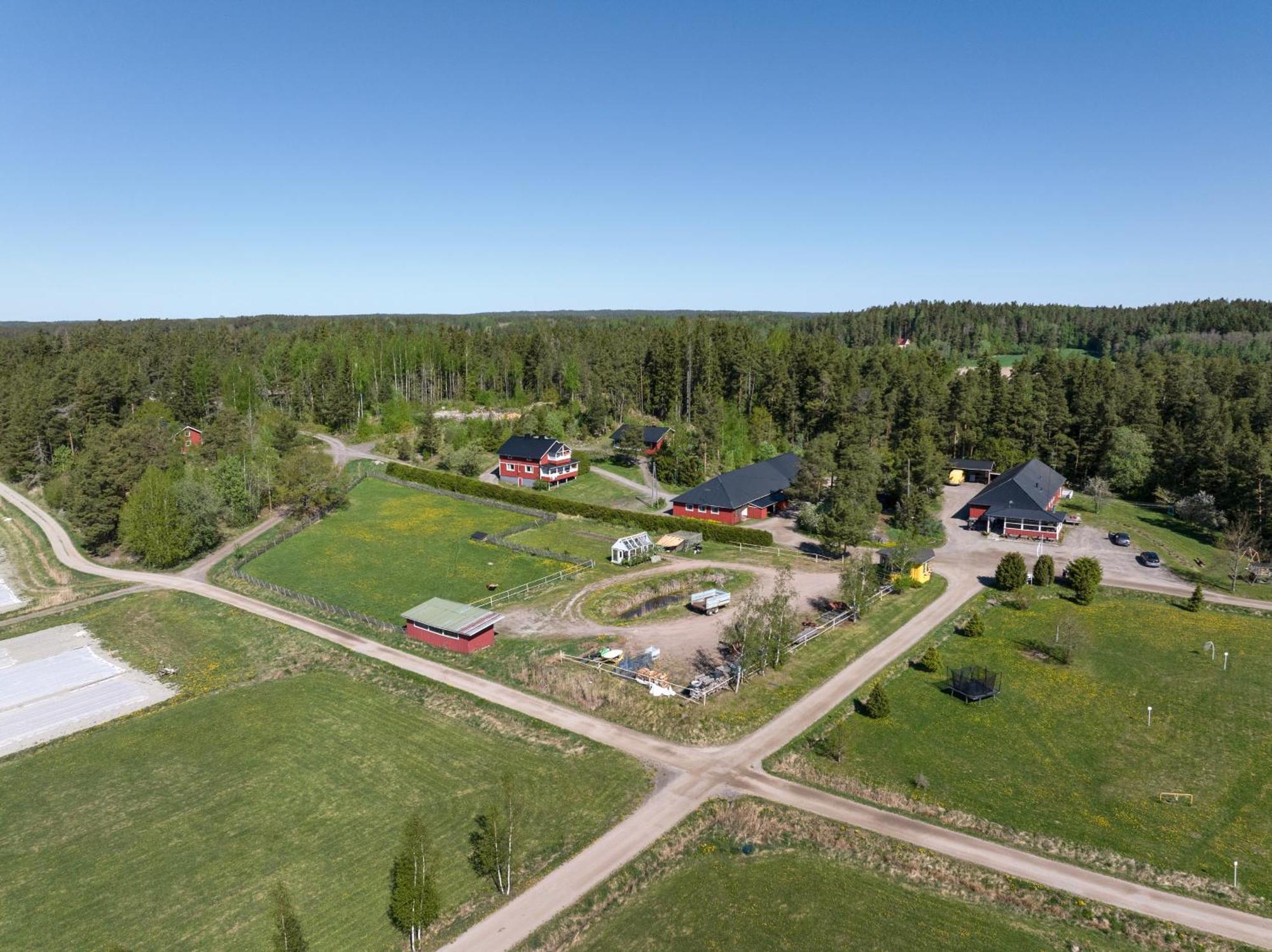 Lomahyppaeys Villa Naantali Buitenkant foto