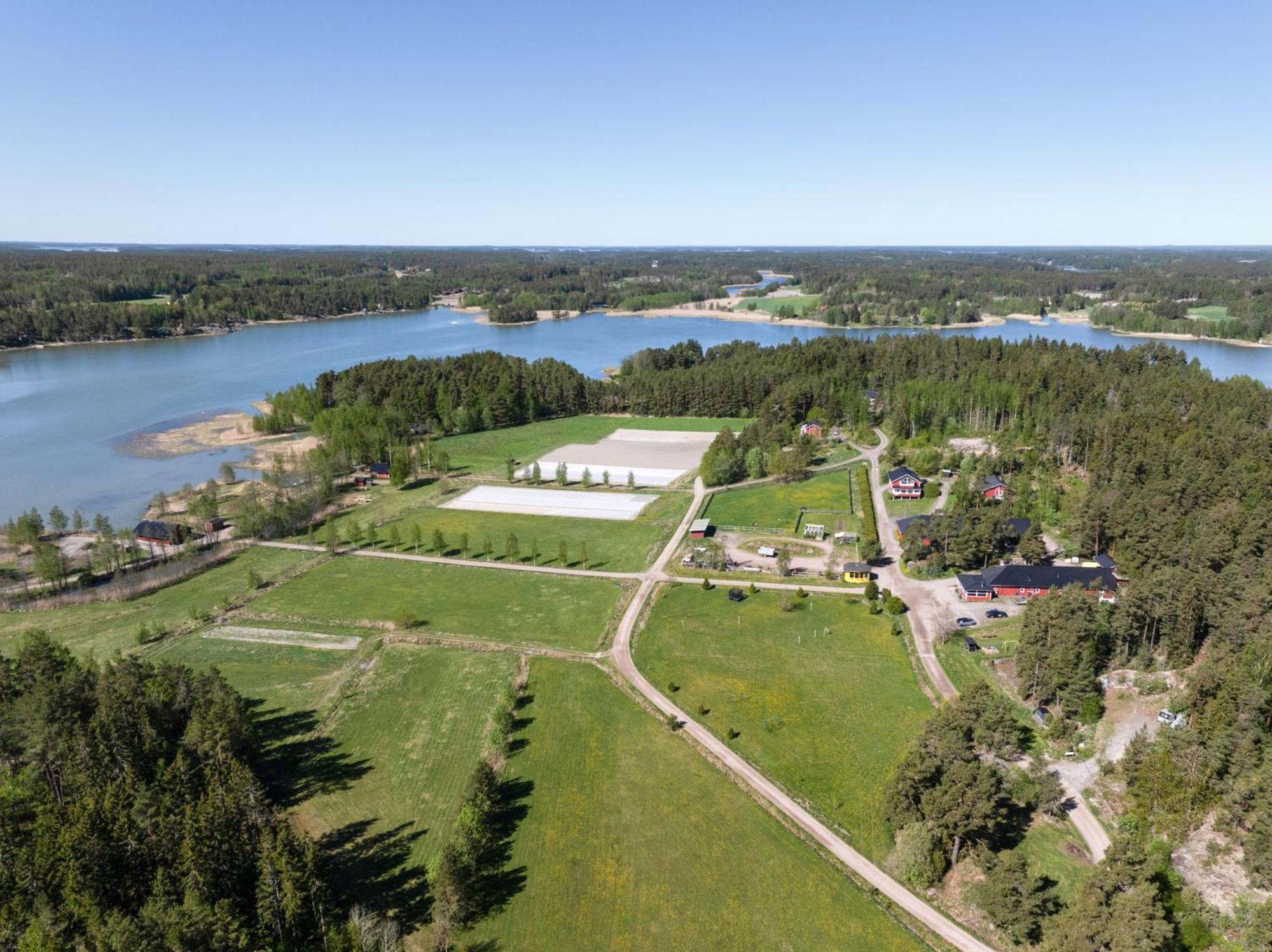 Lomahyppaeys Villa Naantali Buitenkant foto